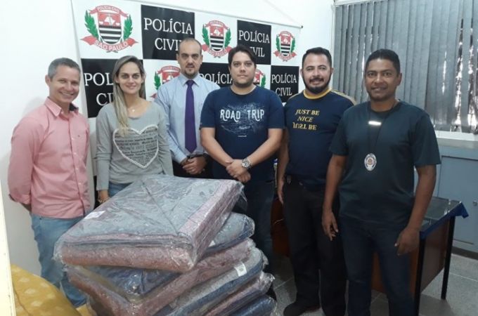 Polícia Civil doa cobertores novos para Fundo Social de Pauliceia
